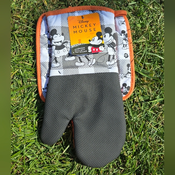 Disney Mickey Mouse Oversized Oven Mitt Pot Holder Halloween Fun - Picture 1 of 4